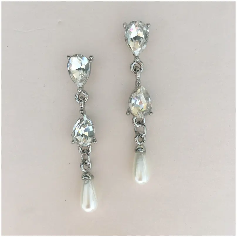 Aretes alargados con perla