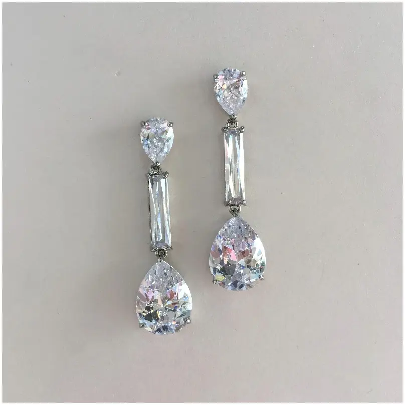 [EAZ1153] Arete alargado cristal baguete con gota