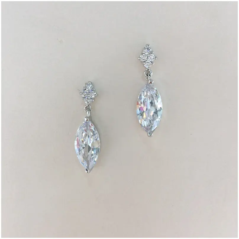 Arete zirconia oval. 