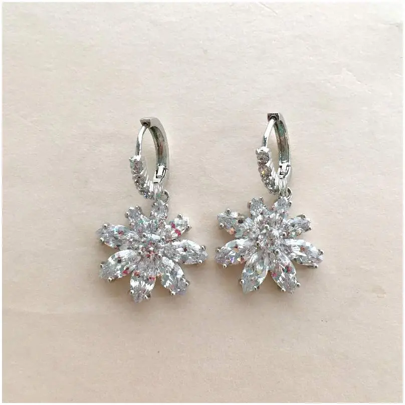 [EAZ1189] Arete zirconia flor