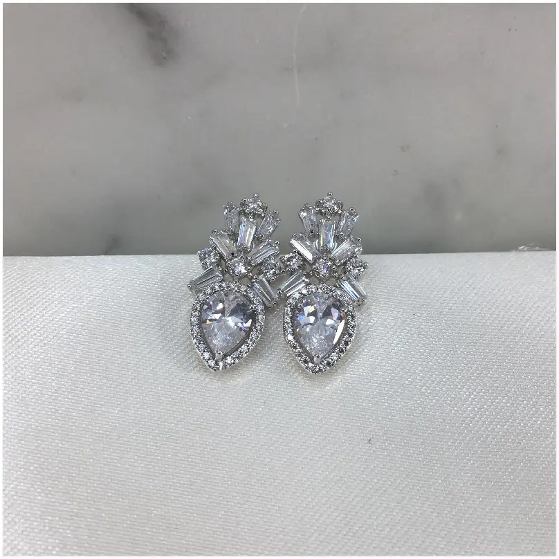 [EAZ1762] Arete baguette corazon