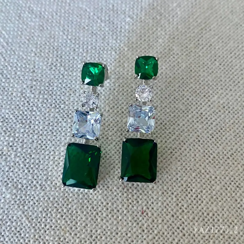 Arete plata con piedra verde