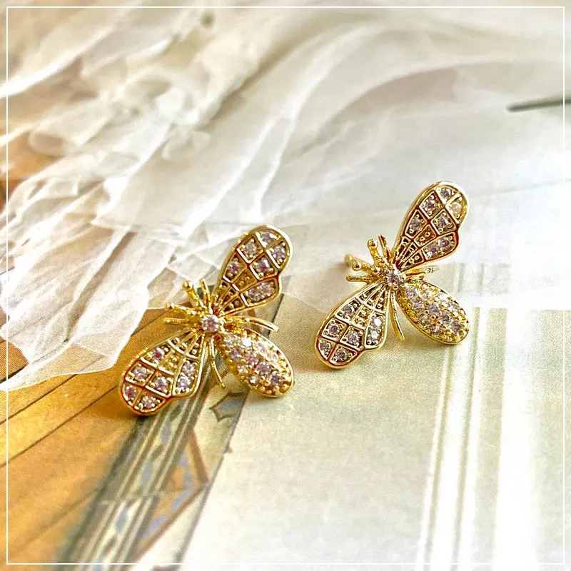 Arete abeja dorada