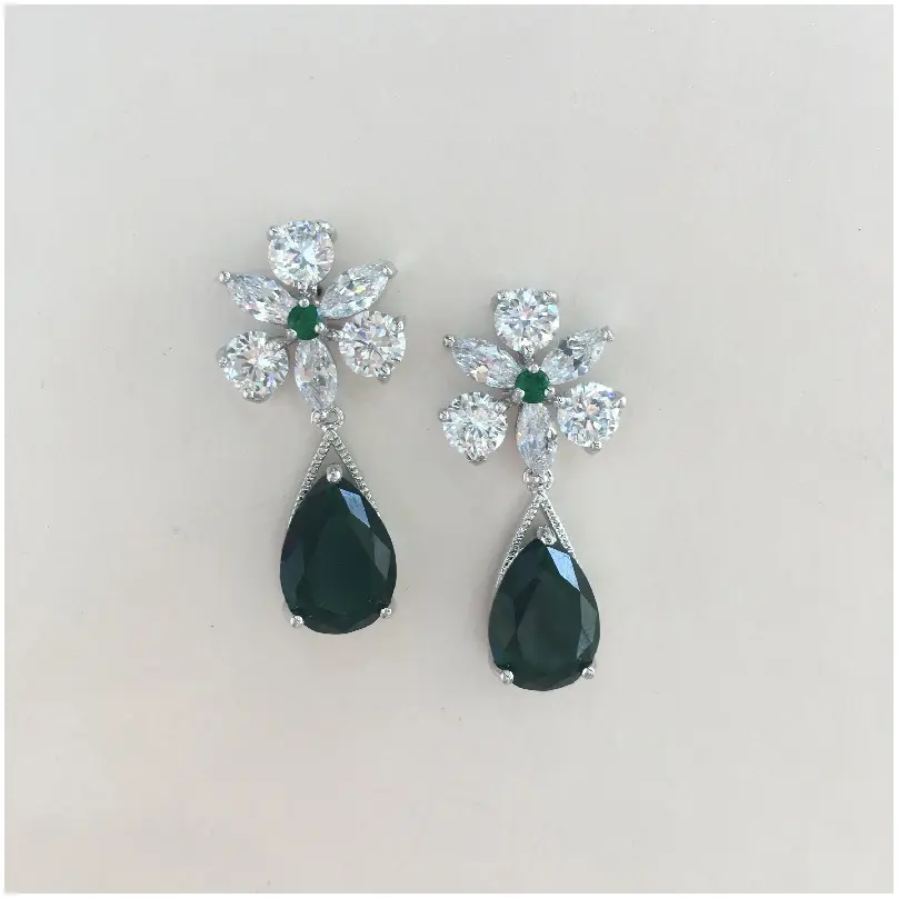 Arete zirconia color esmeralda