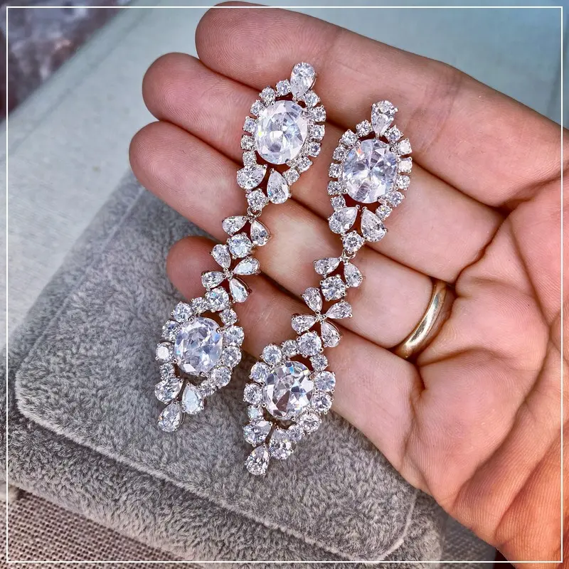 [EAZ1102] Arete elegante alargado de zirconia