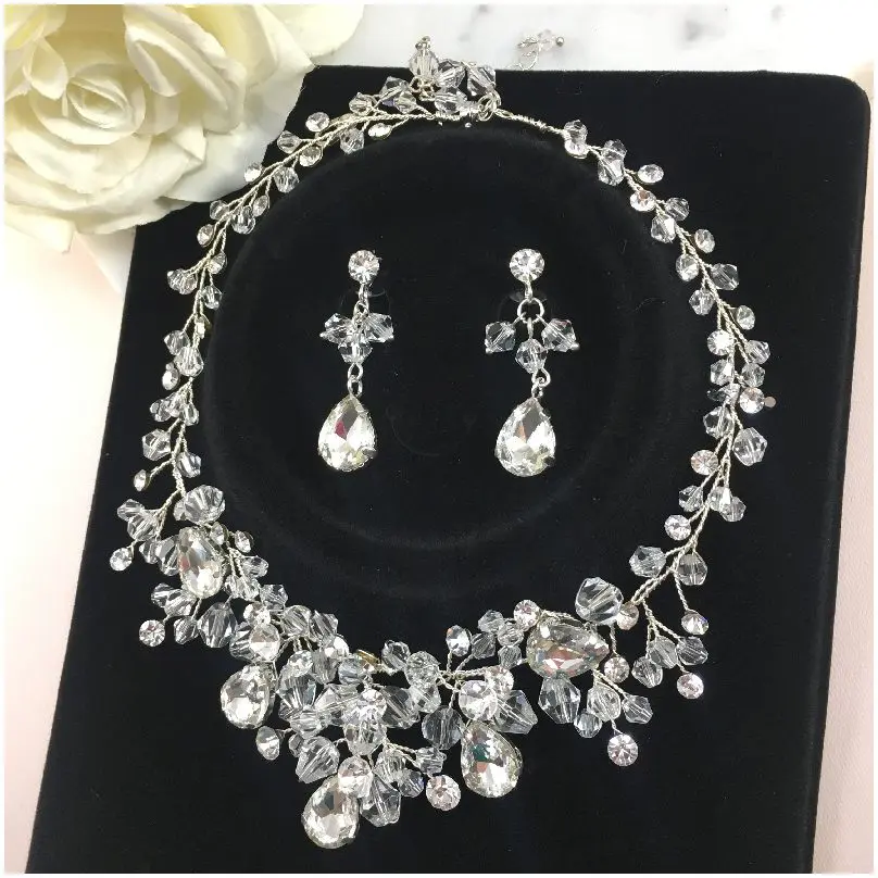 Juego de Collar y Aretes