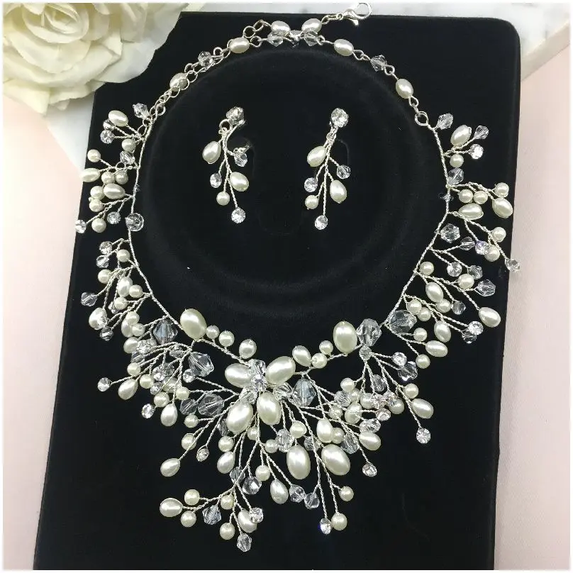 Juego de Aretes y Collar