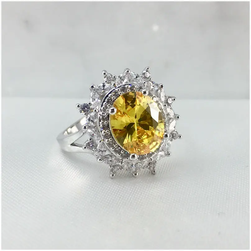 Anillo con zirconia amarillo