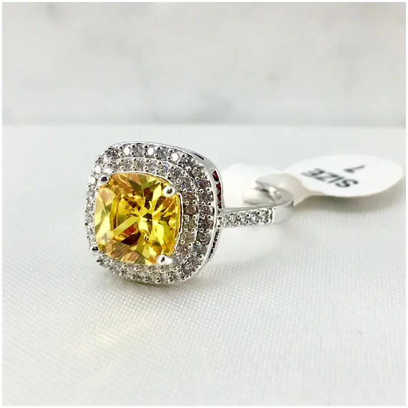Anillo con zirconia amarillo corte cuadrado