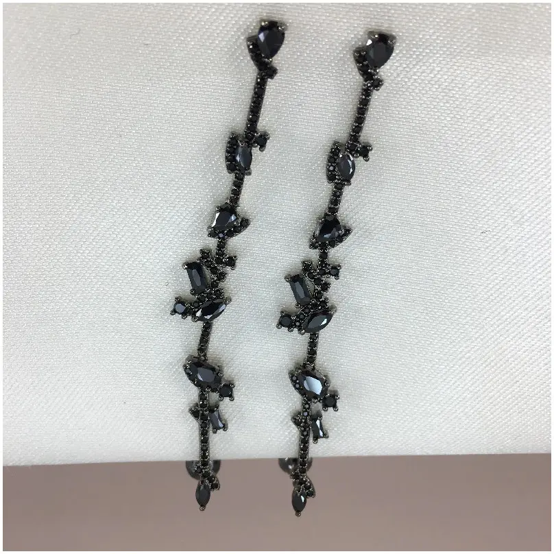 [EAZ1772-NG] Arete línea delgada en zirconia color negro