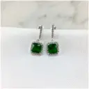 Arete corto con acabado en cuadrado 