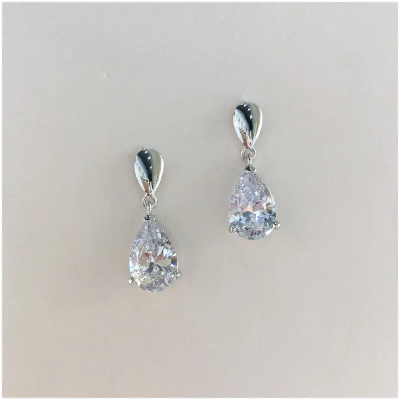 [EAZ1178] Arete corto con forma de gota (Cristal)