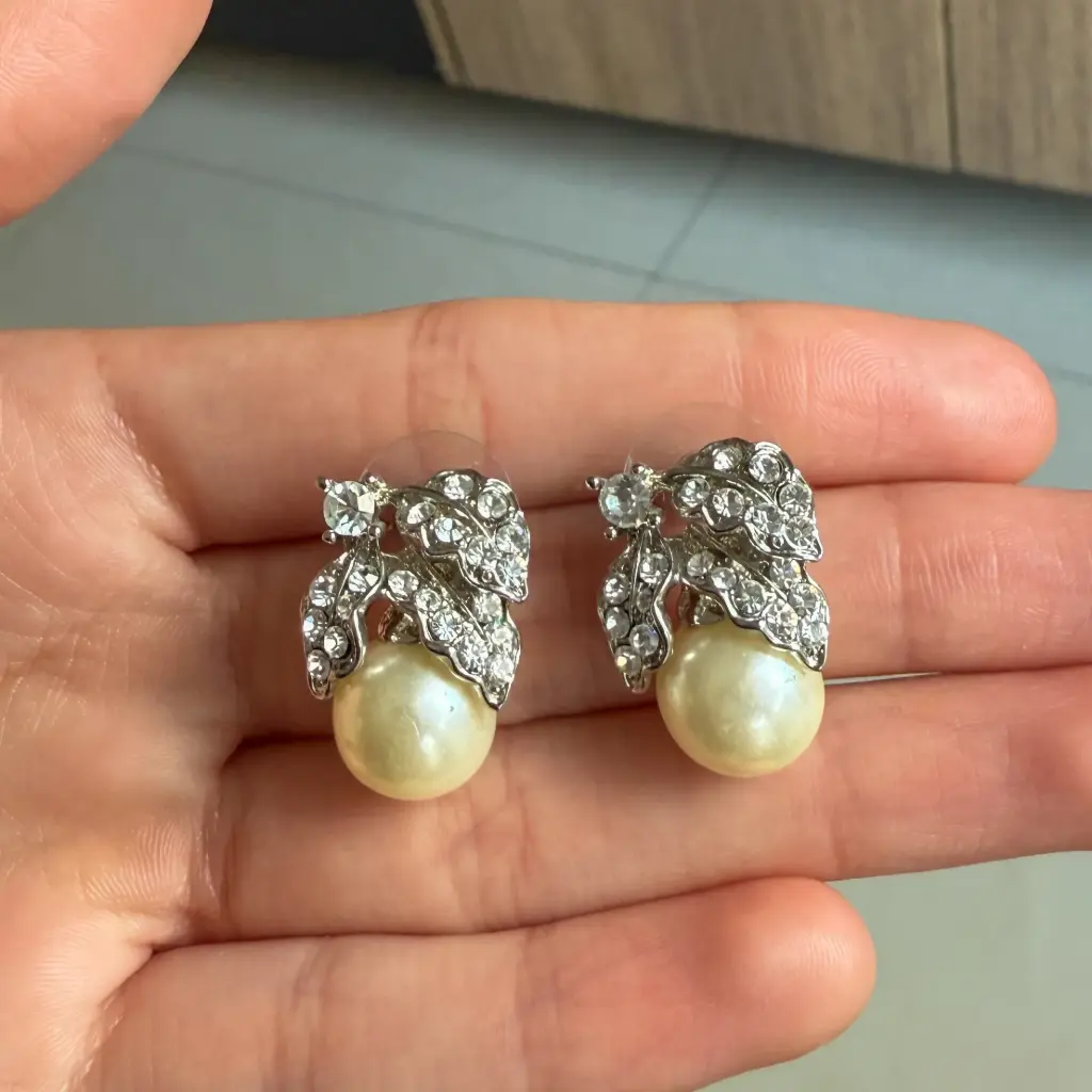 [EAV0067] Arete corto con terminado de perla