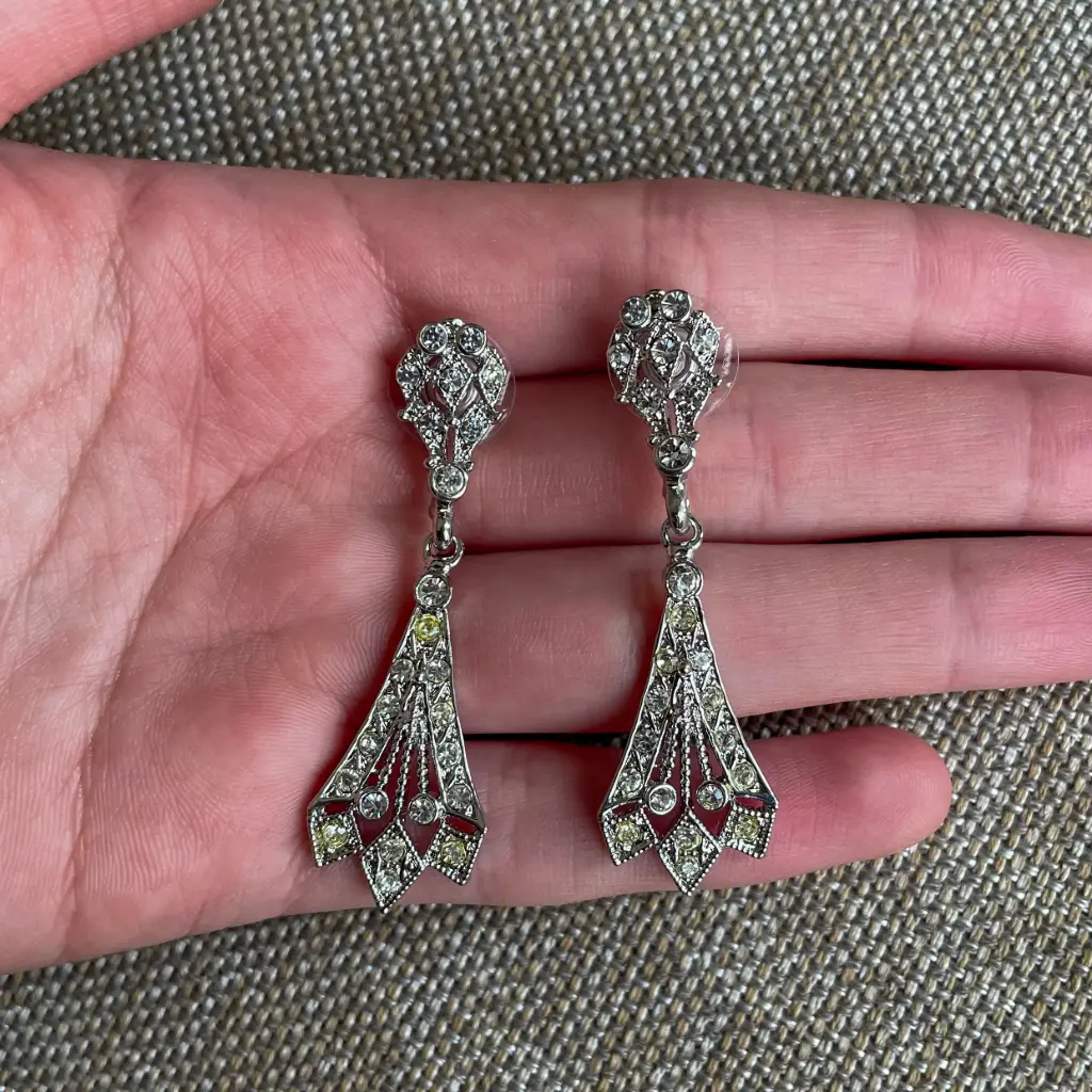 [eaz25-unico] Arete de cristal puntiagudo