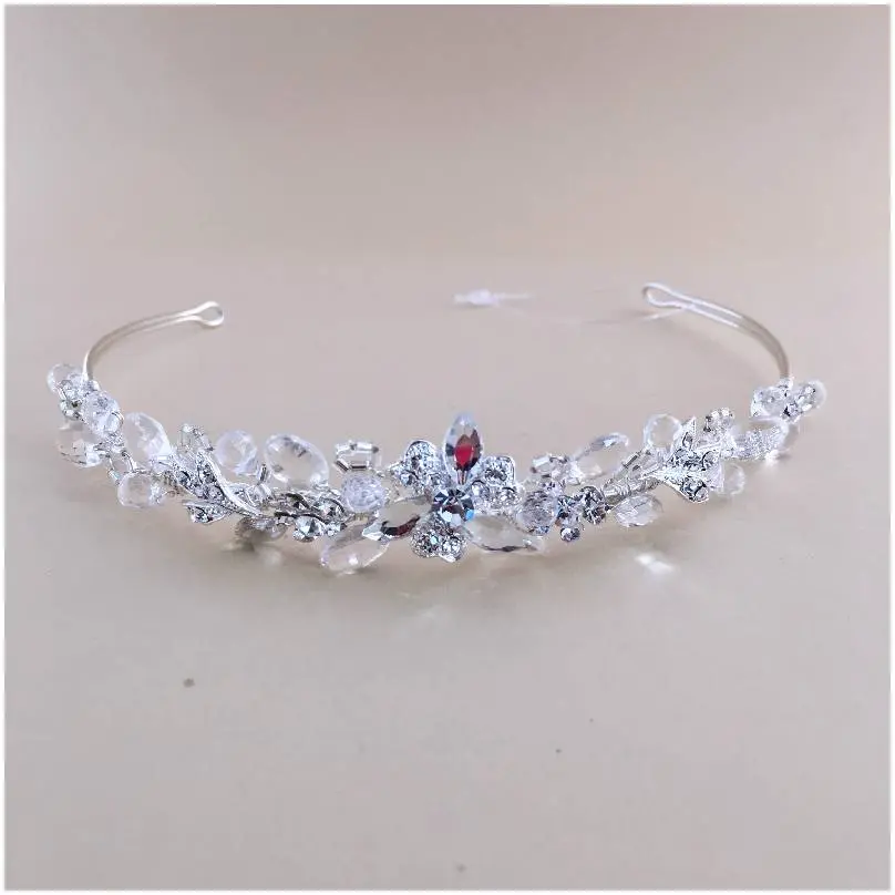 [HBH4003] Delicada tiara plateada con detalles en cristal
