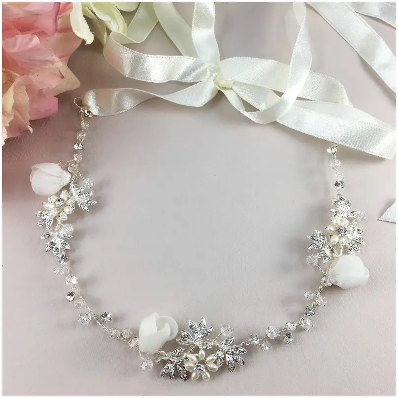 Linea flexible de diamantes con flores