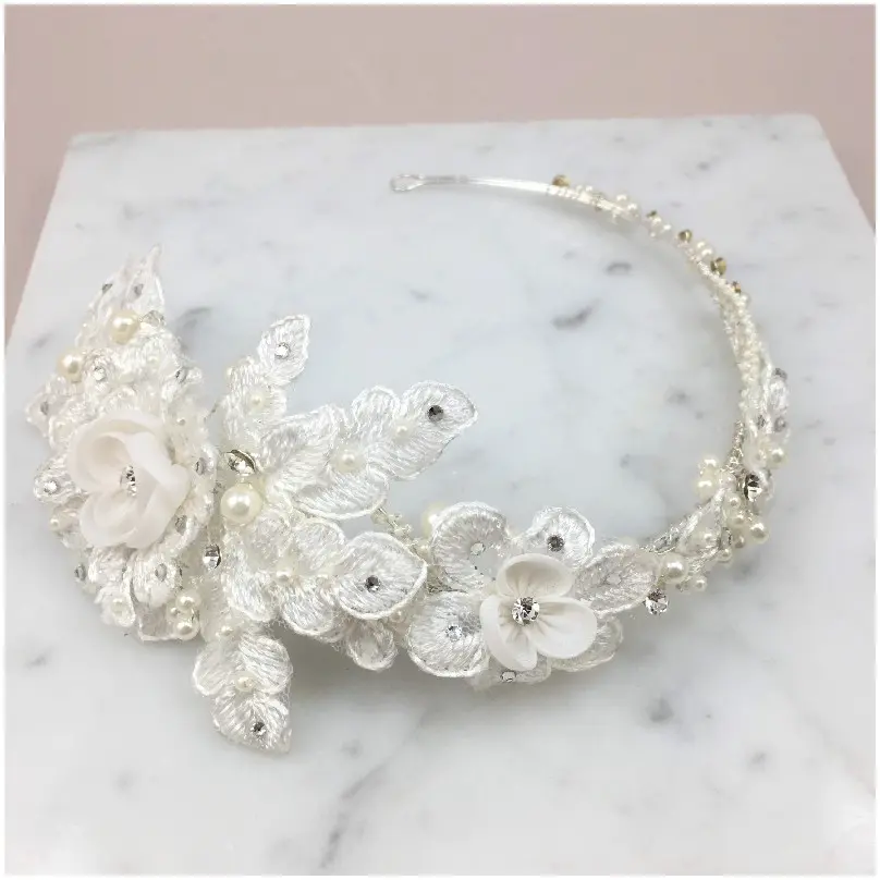 [HBH4032] Tiara tejida de flores en encaje y diama