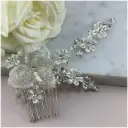 Peineta plateada con flor en filamento de hilo