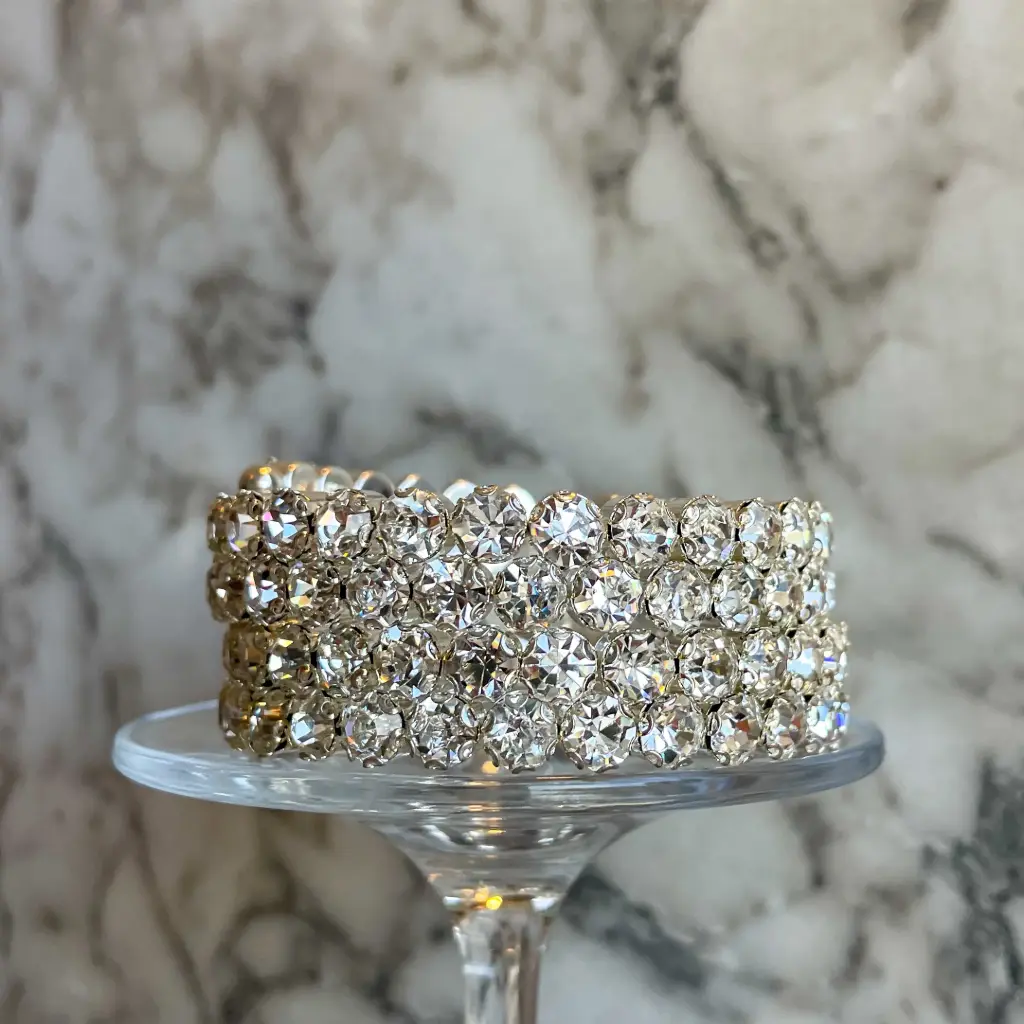 [BRV34-unico] Pulsera plateada flexible con cristales redondos