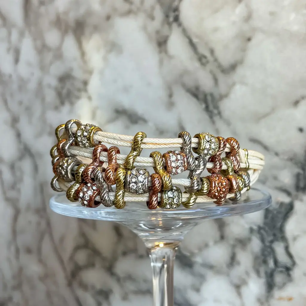 [BRV38-unico] Pulsera ivory con detalles metalicos