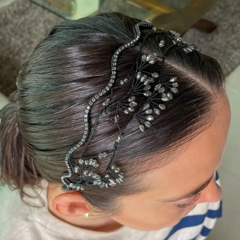 [HBN-diademanegra] Diadema hecha a mano con detalles en tonos negro. Única pieza