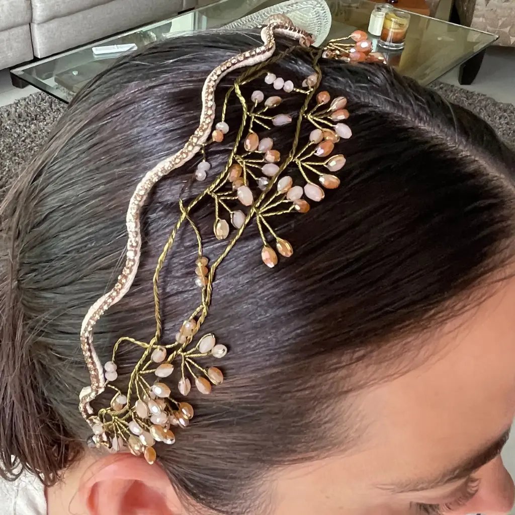 Diadema hecha a mano en tonos champagne