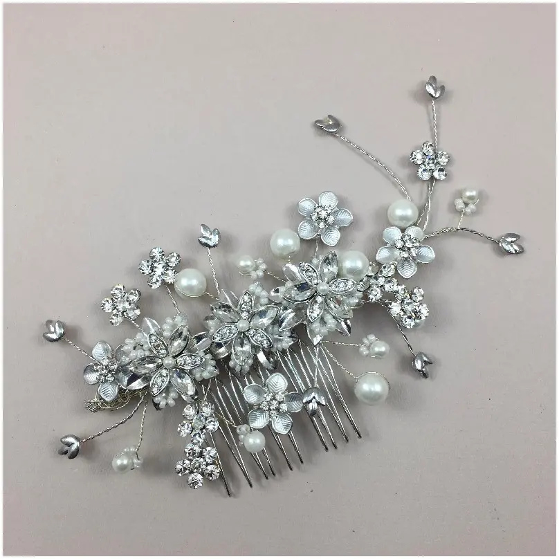 Peineta estilo bosque con diferentes arreglos