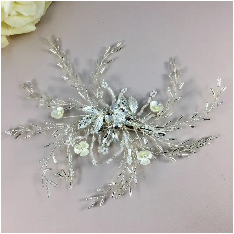 Broche otoñal con toque chic 