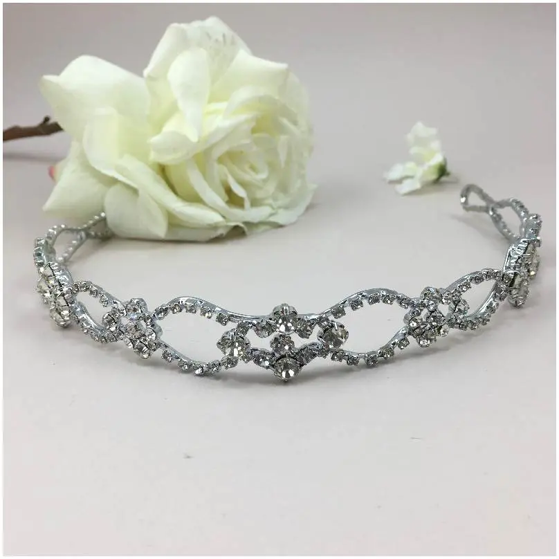 [HBJ2010] Tiara con diseño entrelazado central