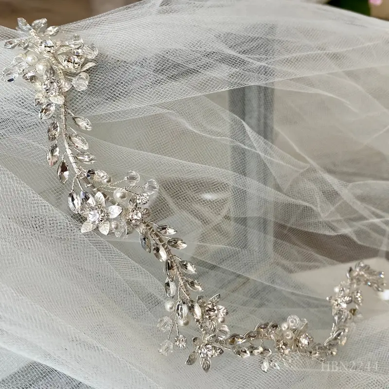 [HBN2244] Bandita curveada con flores y ramas de cristal