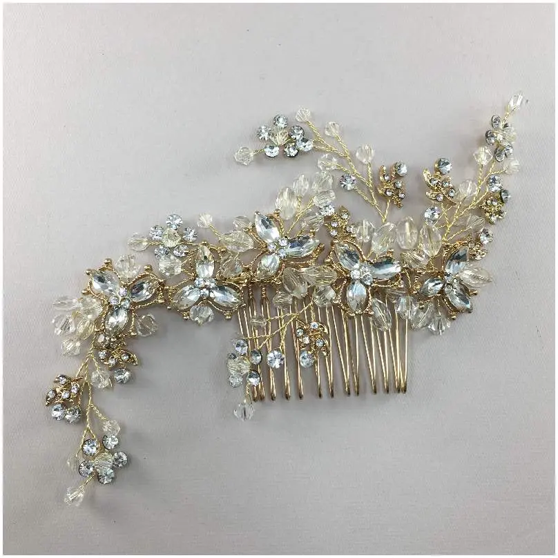 Peineta con flores de cristal y ramas brillantes