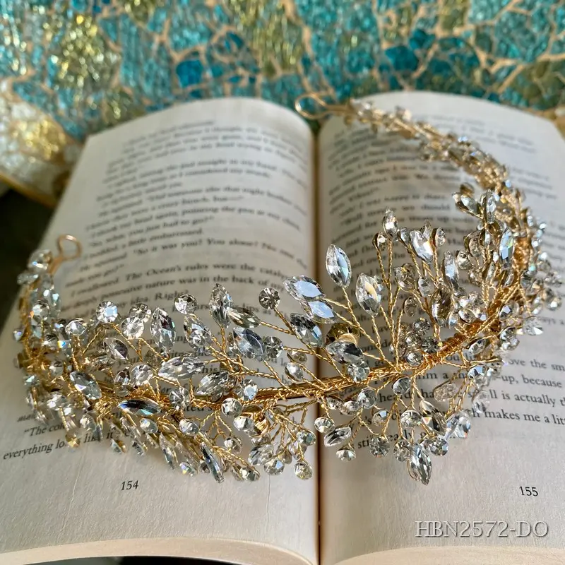 Bandita dorada con diseño de ramas brillantes