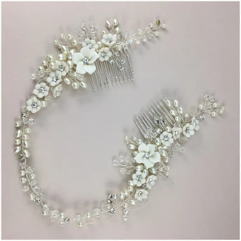 Cinta larga con cristales y toques florales blancos