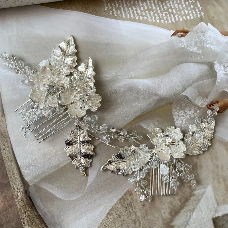 Peineta doble con aire primaveral