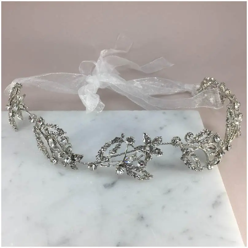 Bandita flexible con hojas plateadas y detalles internos 