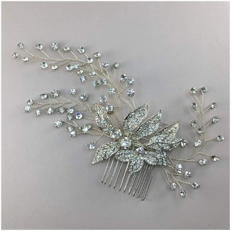 Peineta de flor con incrustaciones de cristal