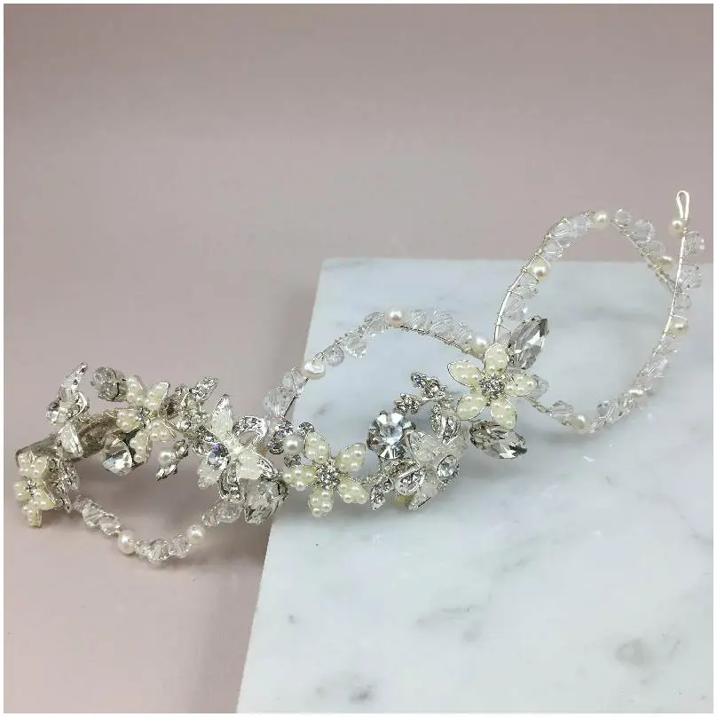 [HBN2177] Tocado con perlas y un toque de cristal