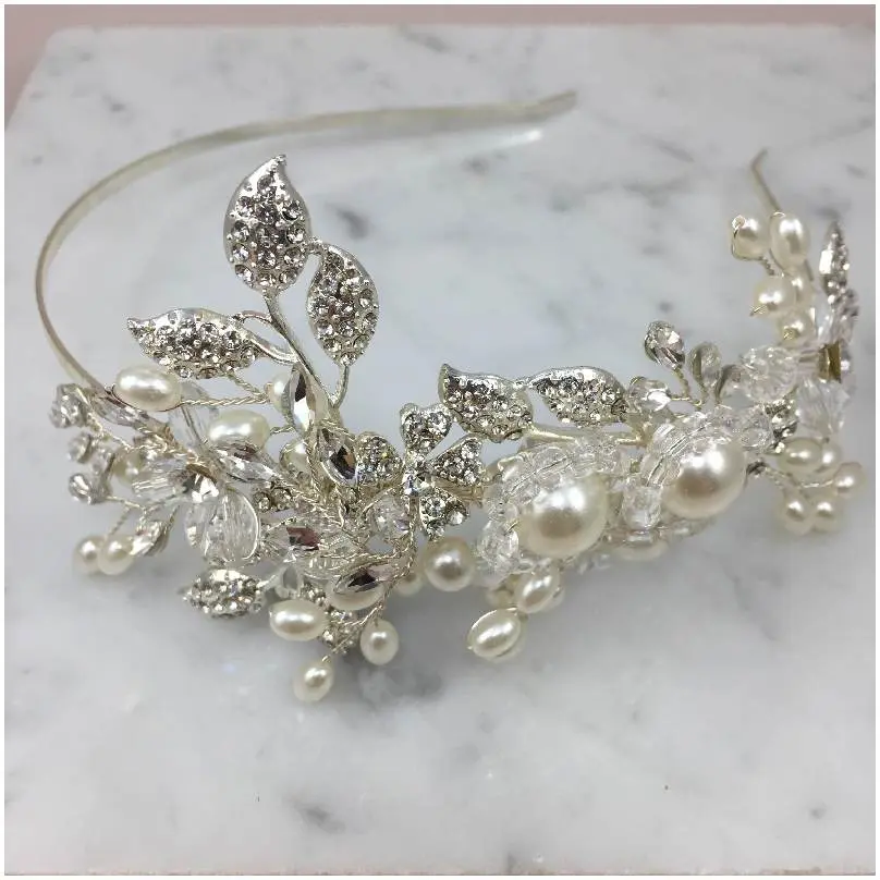 [HBN2010] Diadema con hojas de cristal al costado y perlas
