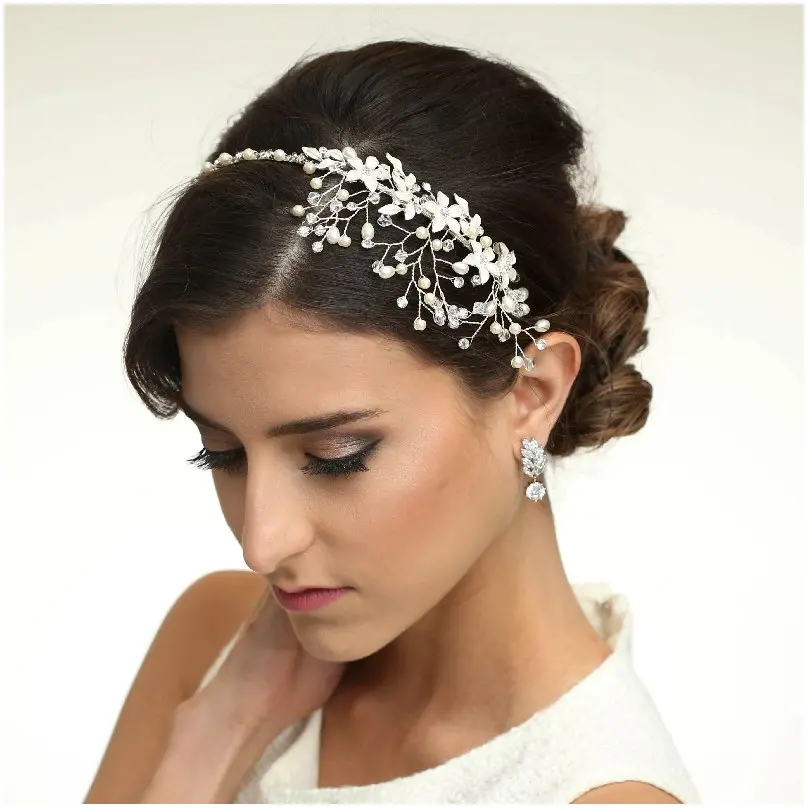 [HBN2019] Tiara perlada con toques florales 