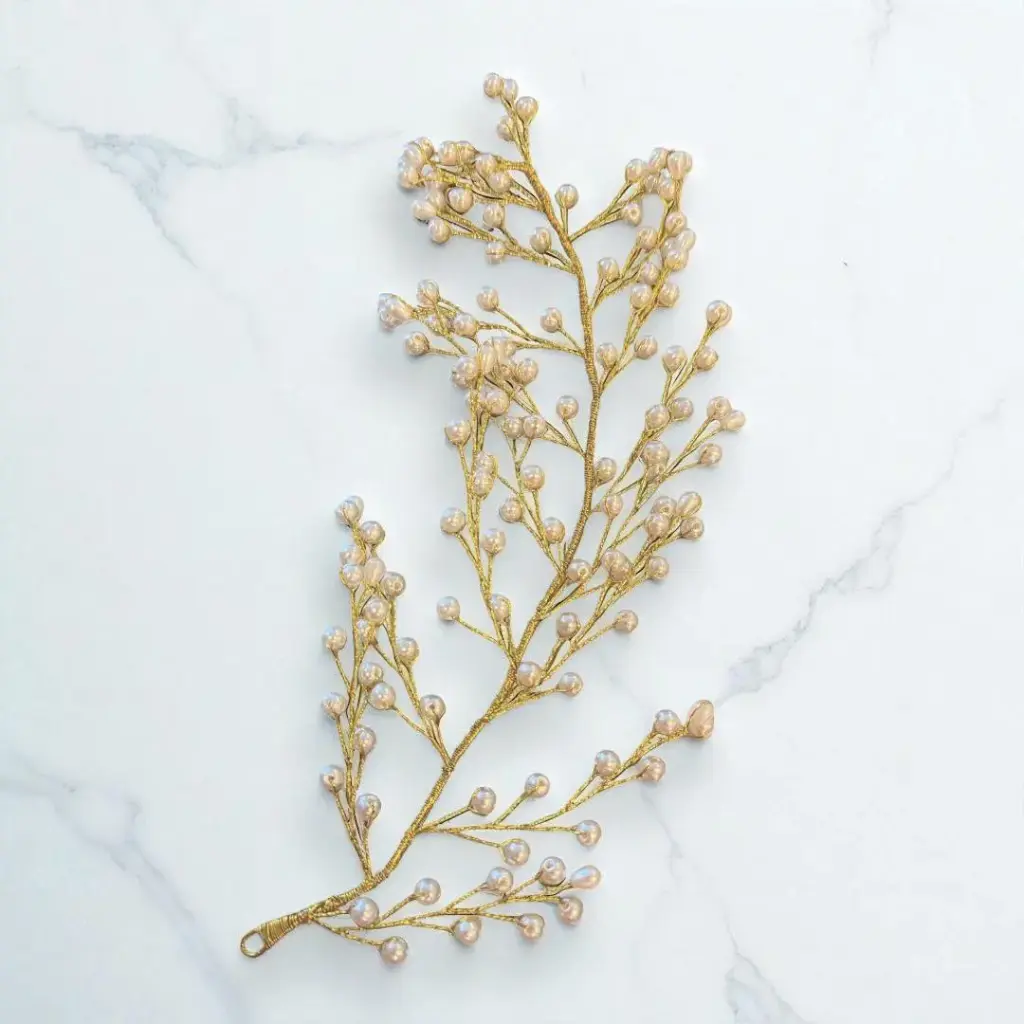 Tocado dorado con perlas en tono ivory