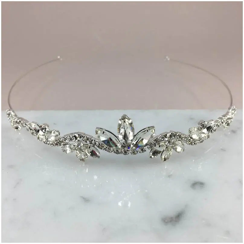 [HBJ3012] Tiara ondulada con cristales en grupos de tres 