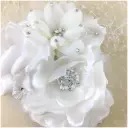 Flor con centro de cristal 