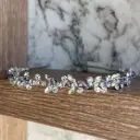 Tiara con cristales de color en todo su contorno 