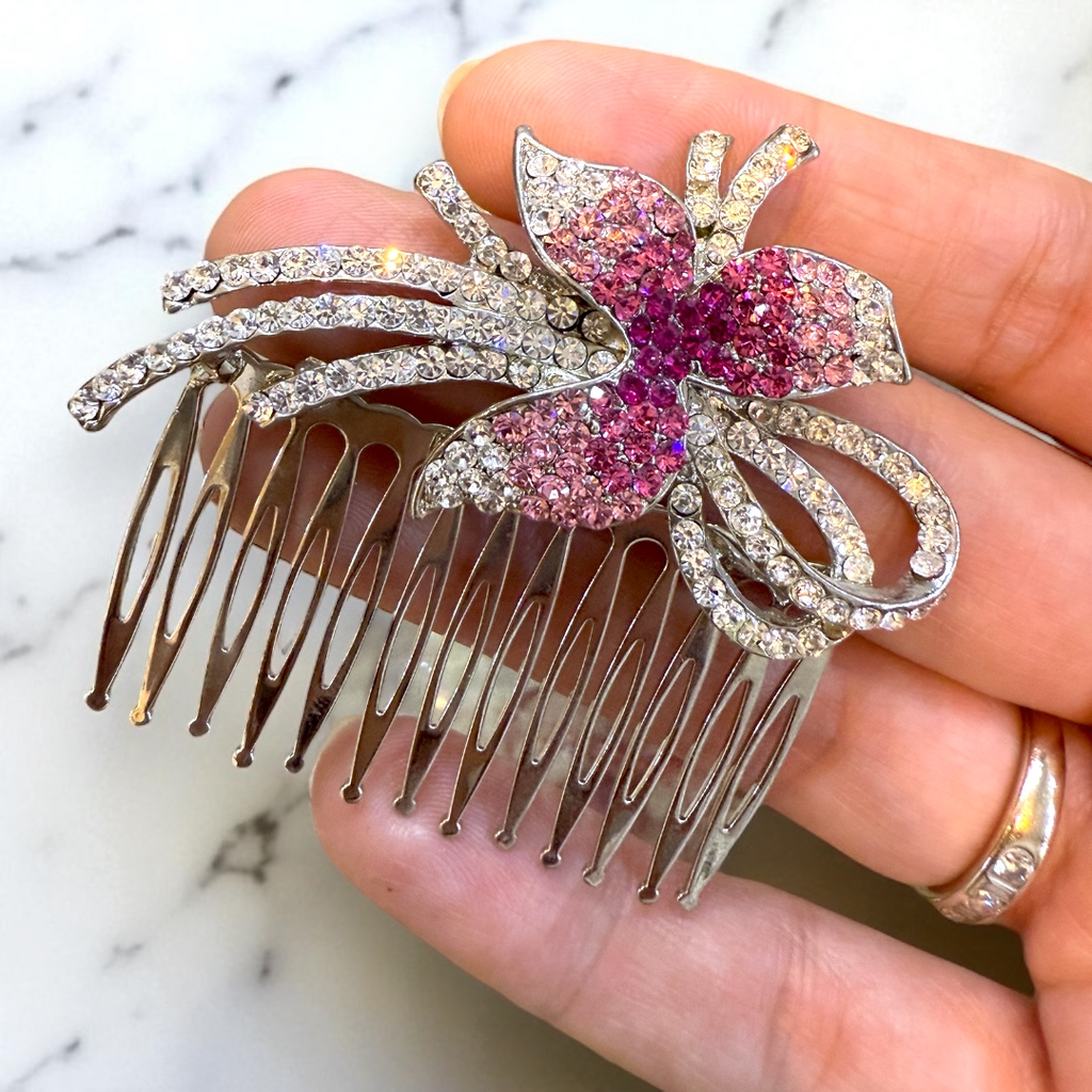 Peineta de cristales y detalle en tonos rosas 