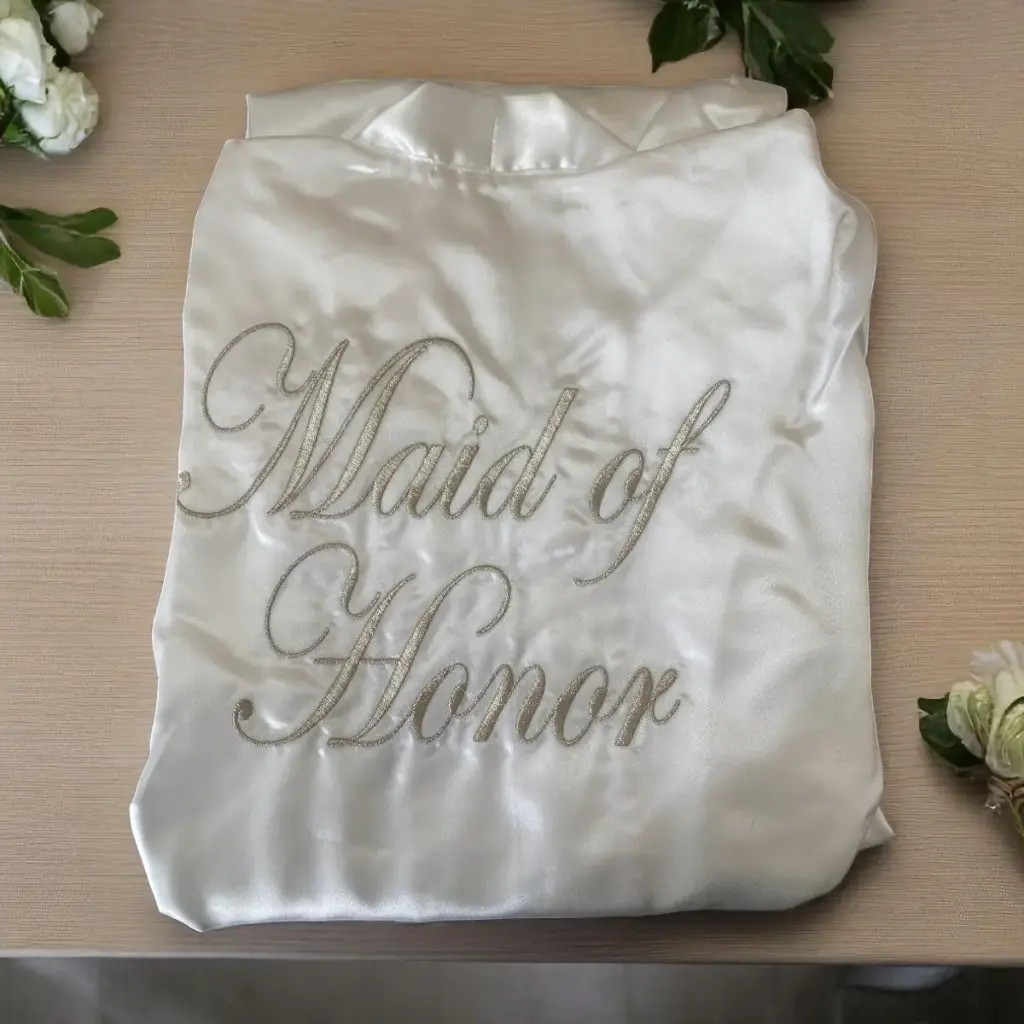 [BANMHBL-PL] Bata de satín bordada "Maid of Honor" (Blanco)