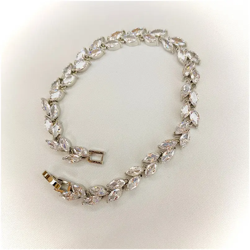 [BRZ2628] Pulsera cristales cruzados completa