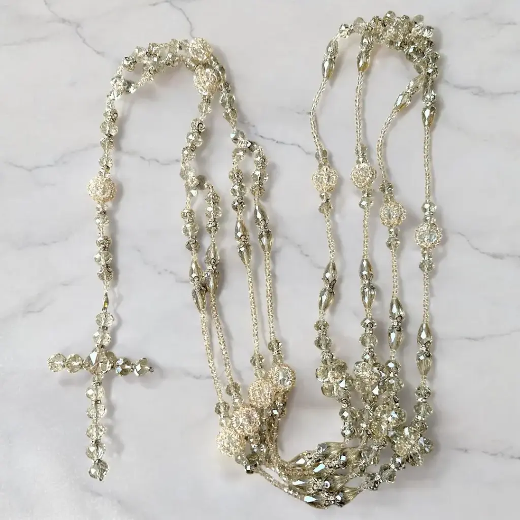 [LZN-CORONA-CHAMPAGNE] Lazo champagne con cuentas redondas y tejido corona