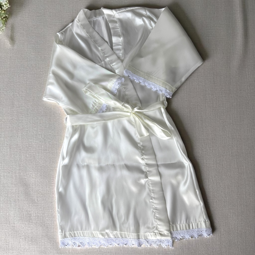 [BATA-ENCAJE-IV] Batas de satín lisa ivory con encaje blanco