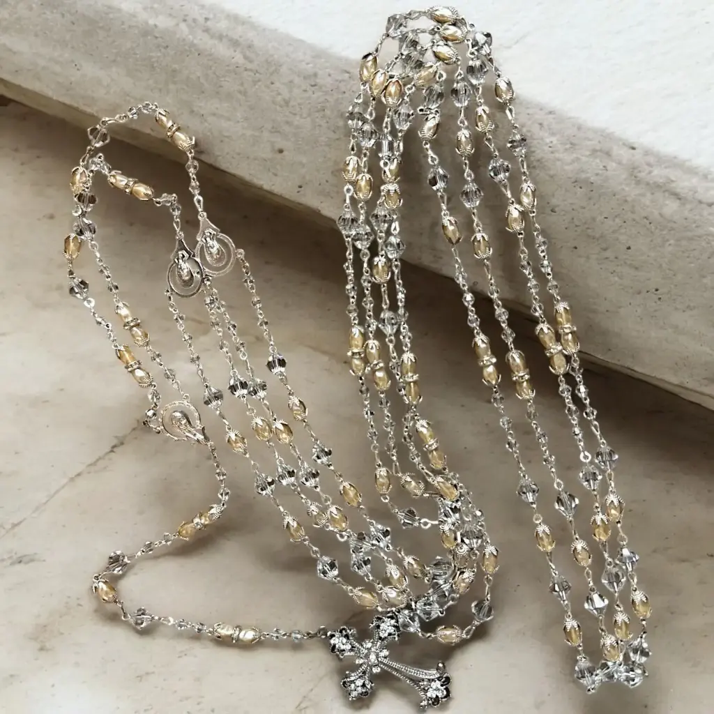 [LZN0202] Lazo plateado de perla fina en tono dorado