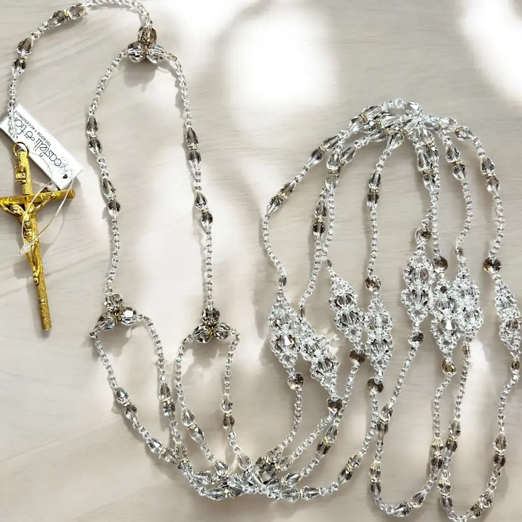 [LZN0114-dorado] Lazo de cristal con cruz dorada metálica